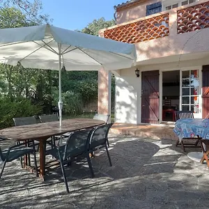  Hébergement de vacances Snug In Les Mimosas With Pool