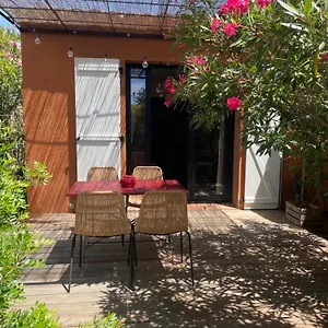  Hébergement de vacances Petite Maison Cocooning A Les Mimosas